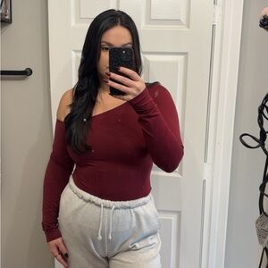 ReoRia Off-Shoulder Burgundy Long Sleeve Top - L - Like New